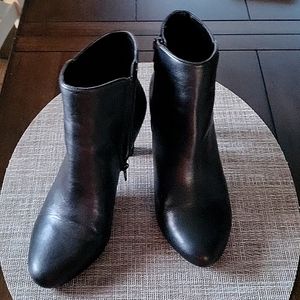 Bandolino Ankle Bootie Black Size 7